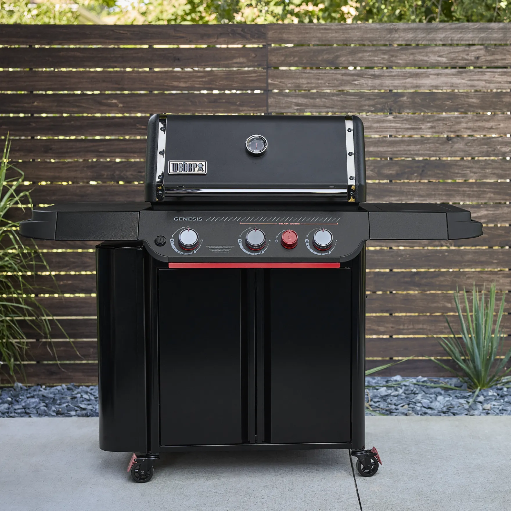 Genesis® E-330WR Gasgrill Stealth® Edition
