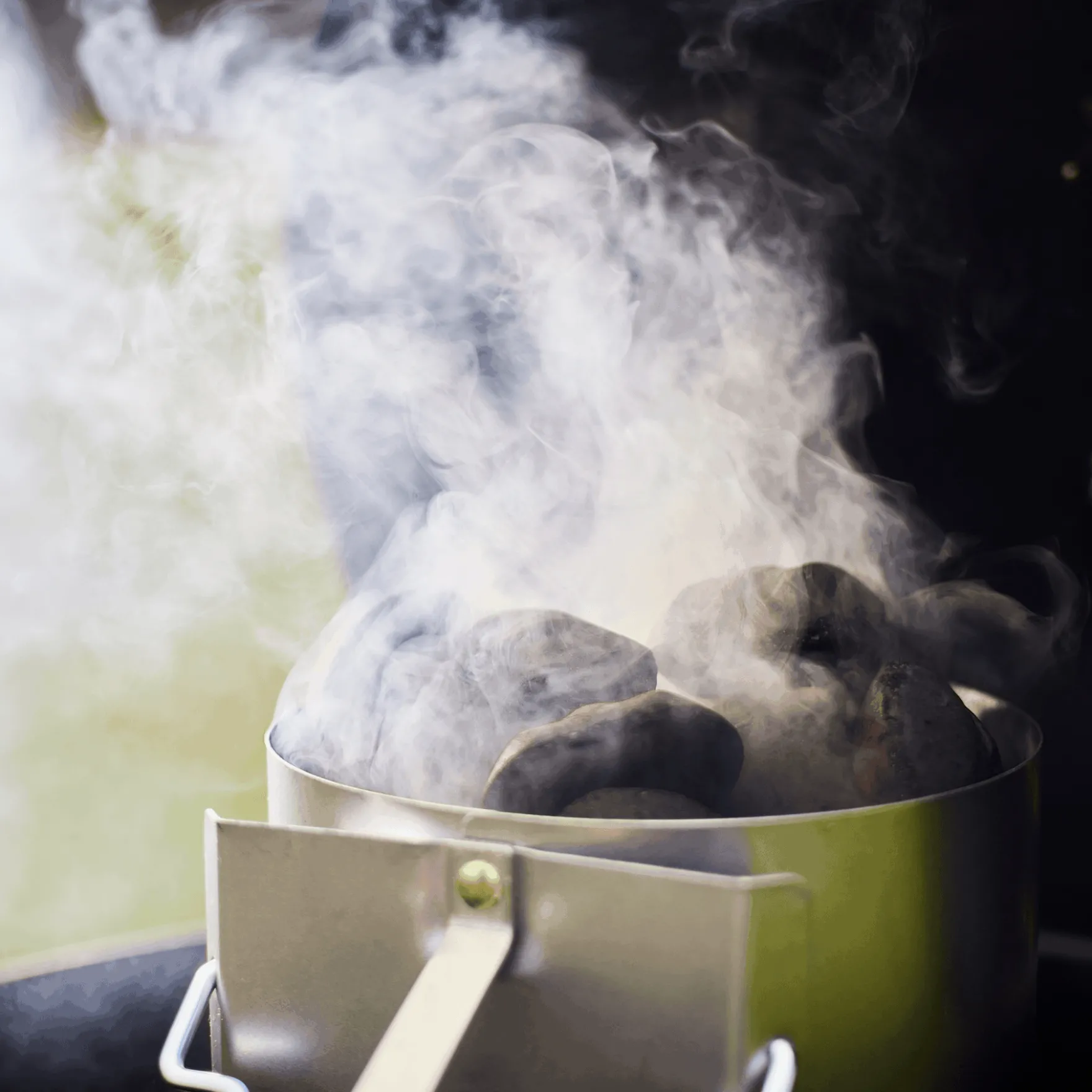 Grillbriketts aus Kokosnussschalen