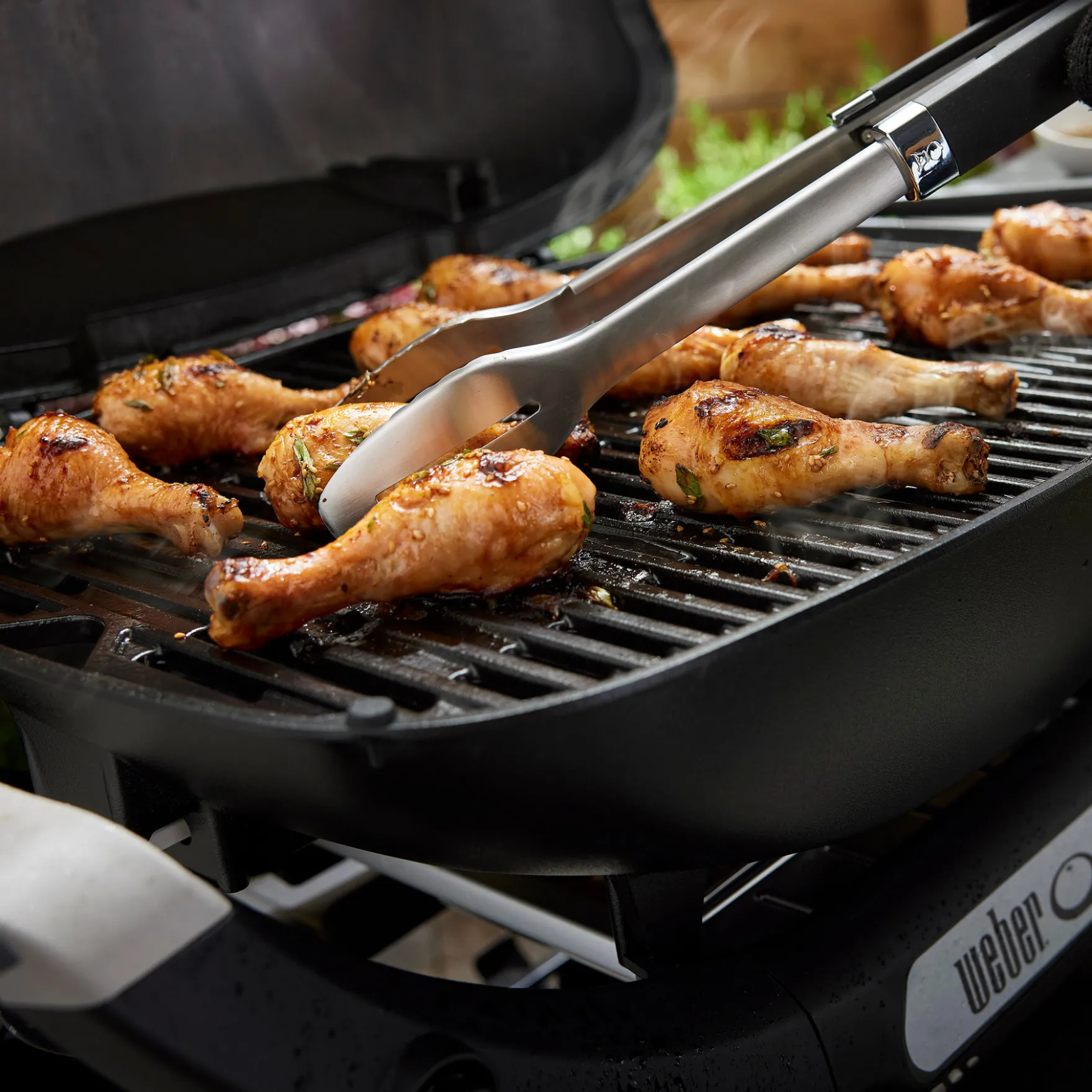 Q 2200N Gasgrill mit Seitentischen und kompaktem Stand