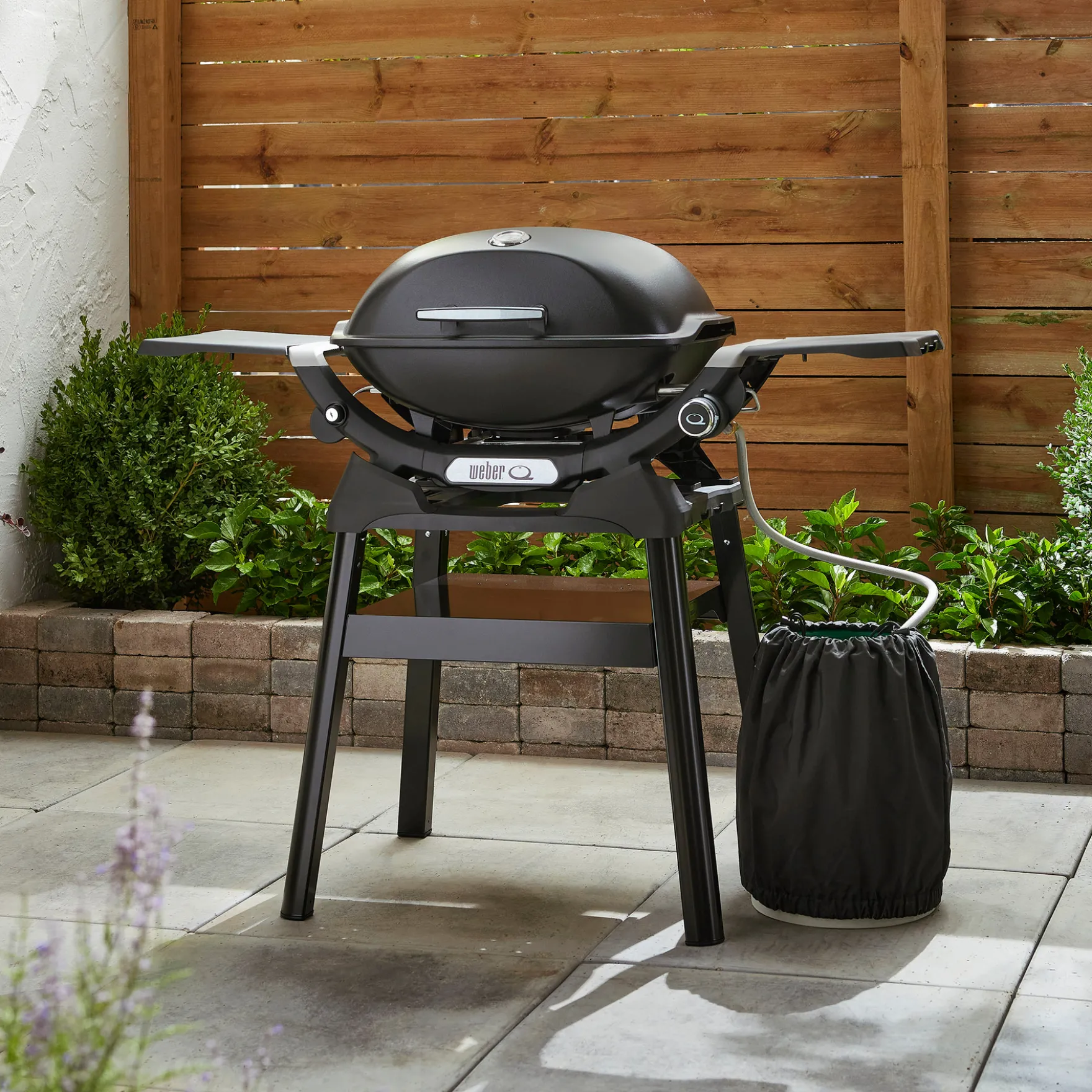 Q 2200N Gasgrill mit Seitentischen und kompaktem Stand